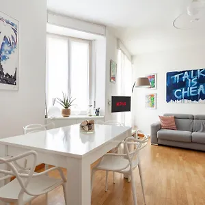 https://modern-art-apartment-close-to-duomo.it-lombardy.com